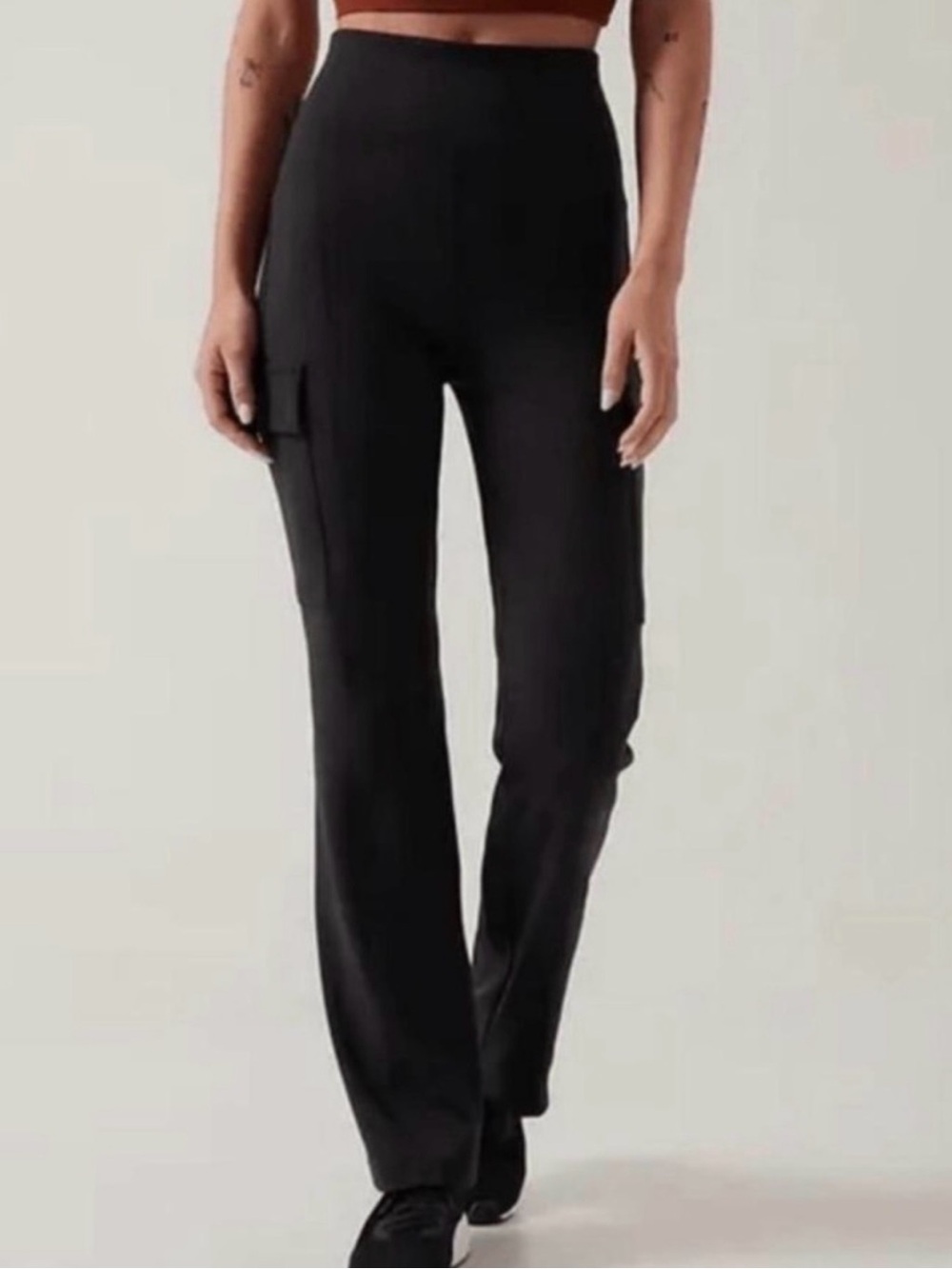 Athleta Delancey Straight Leg Cargo Pants in XXS, Black